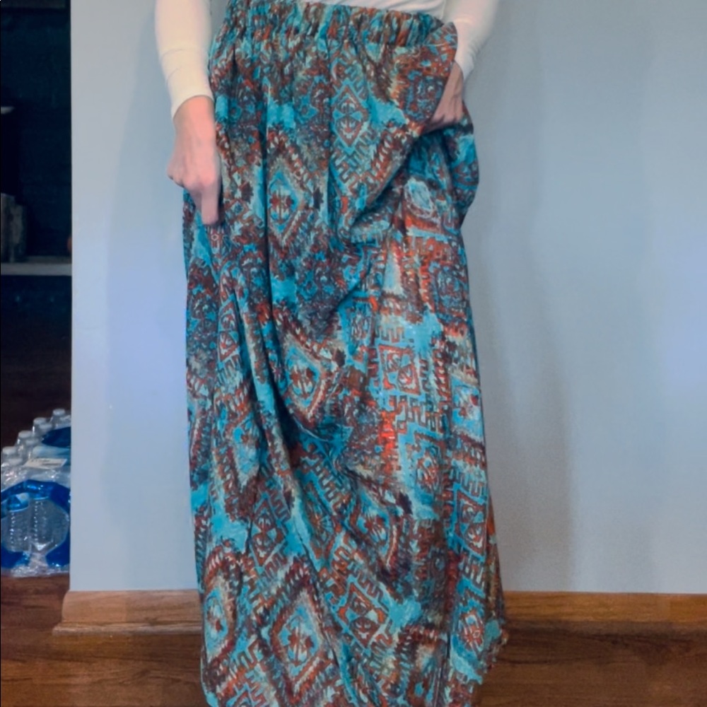 Patterned Long flow Maxi skirt